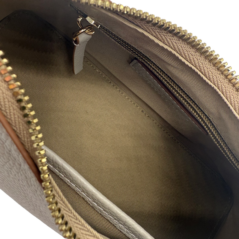 How does the dyeing process of genuine leather women's bag ensure uniform and lasting color?